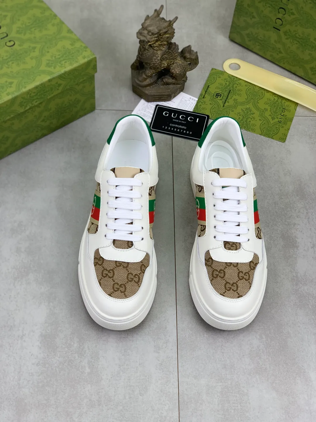 Men's shoes 💰P420 💰[New style]🆘 The latest model from Gucci GUCCI official website🎁Classic casual and fashionable men's shoes👟Best model💥The style is simple and elegant, exclusive for trendy men. Unique official website latest brand elements👑Gucci original decoration, fashionable and generous, original soft calfskin fabric➕Comfortable soft first-layer pigskin lining ✅The official website specifies wear-resistant casual outsole, the classic model is photographed in real life🎬Color: 2️⃣colors available😍Number of codes: 38-44